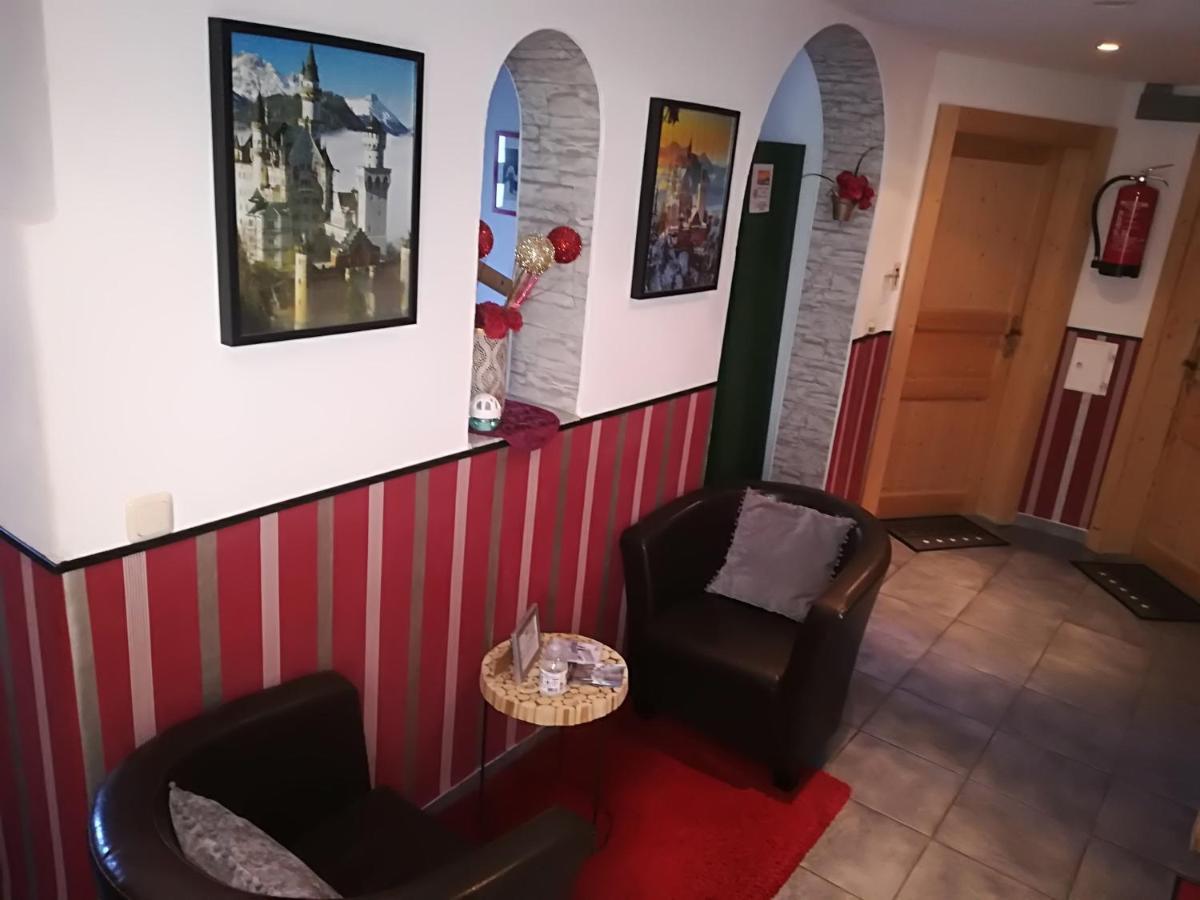 House La Neuschwanstein Blick - Budget City Hotel Fussen Exterior photo
